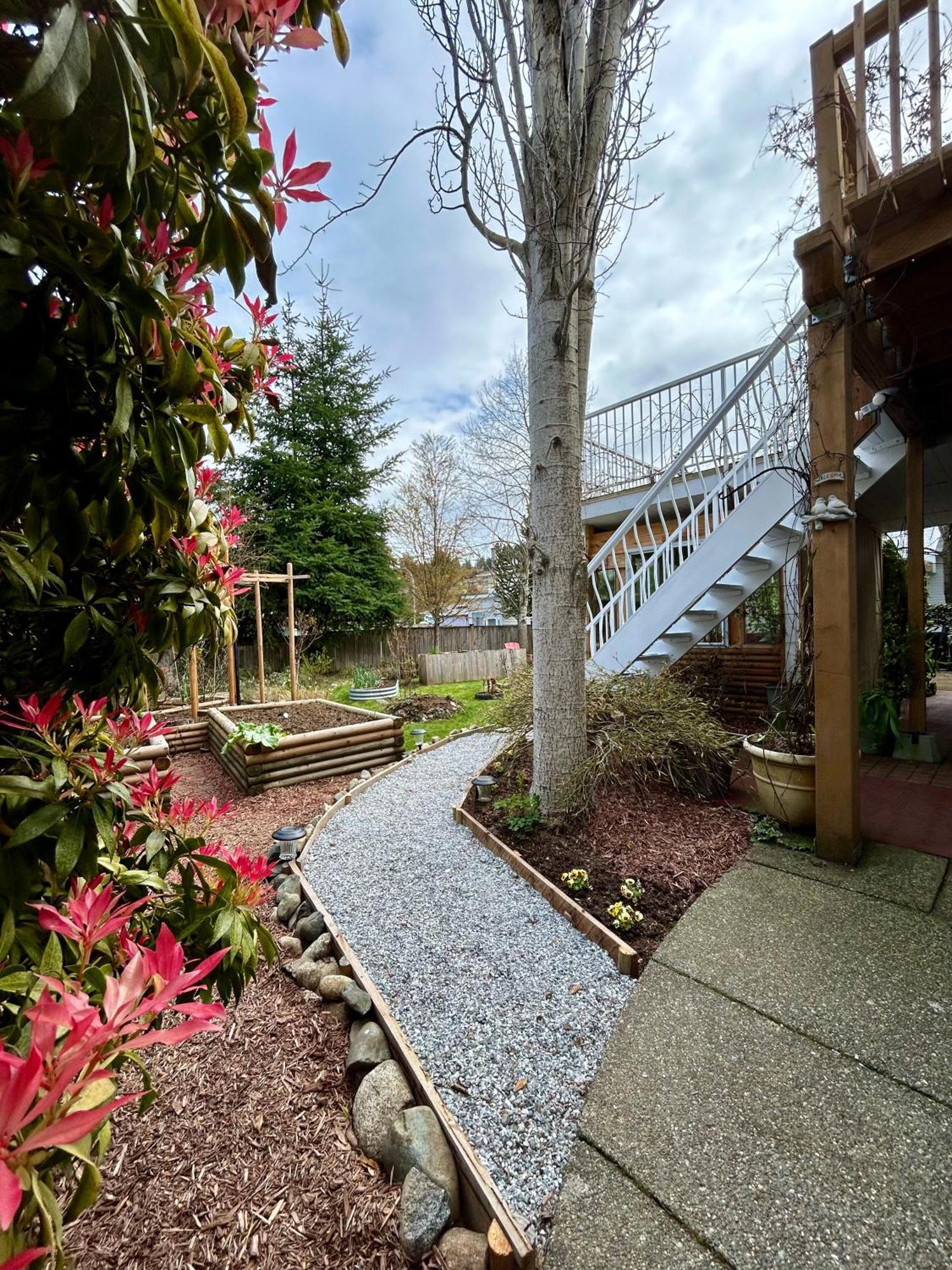 North Nanaimo Gem - Garden-View Room With Private Ensuite Eksteriør bilde
